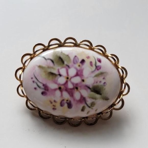 Vintage Hand-Painted Floral Porcelain Brooch: Gold Tone Cottagecore Pin - Picture 3 of 9